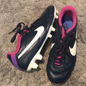 Brand New nike cleats size 8 women